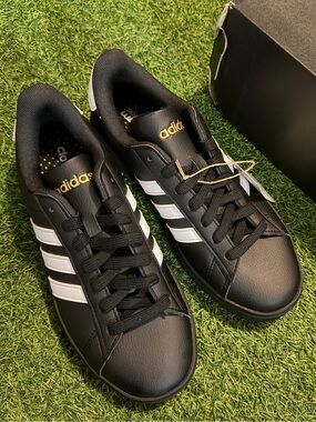 adidas women’s grand court 2.0 Black Sneakers with White Stripes. Size 7 women